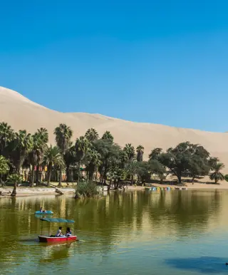 Surfe auf den Dünen von Huacachina
